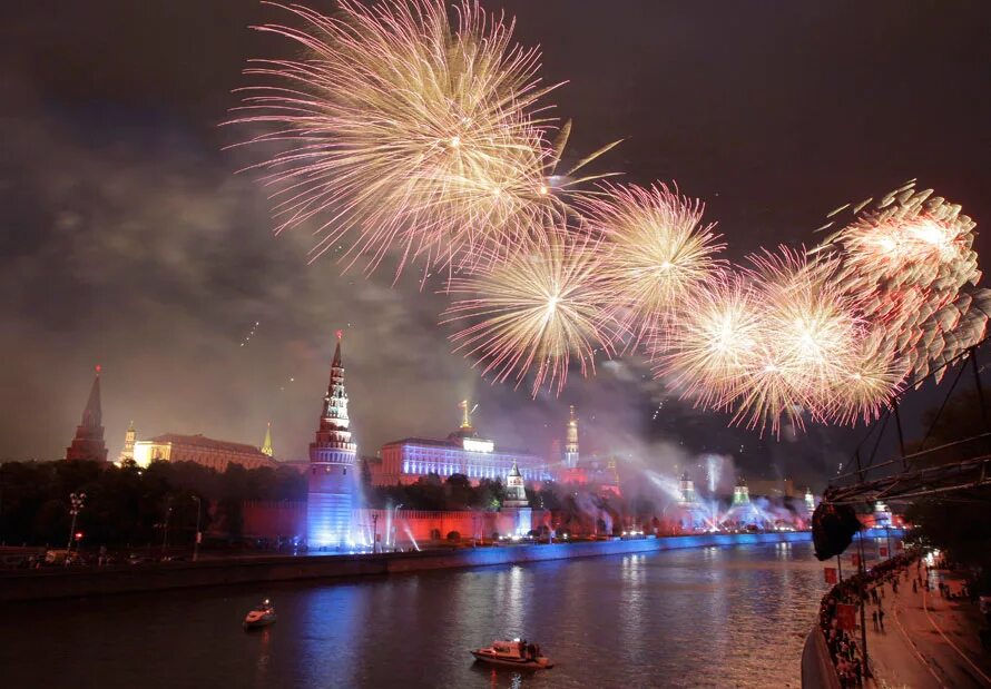 Салют Победы в Москве. Салют 9 мая Москва. Салют 9 мая Москва Кремль. Салют "красная площадь". Праздничный салют победы