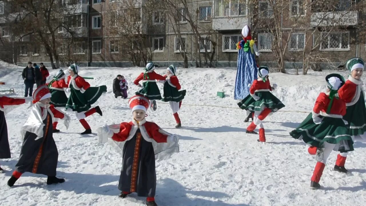 Масленица танцы. Танец на Масленицу флешмоб. Карусель на танец на Масленицу. Костюм для танца Масленица. Березка масленица