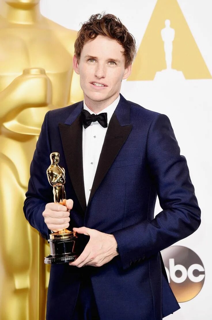 Оскар 24 года. Эдди Редмэйн Оскар. Eddie Redmayne Oscar 2015. Эдди Редмэйн награды.