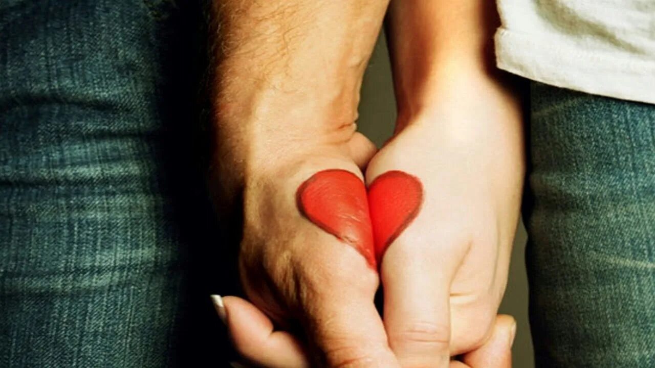 Сердечко руками. Моя половинка. Половинка сердца. Две половинки. Вторая половина любовь.