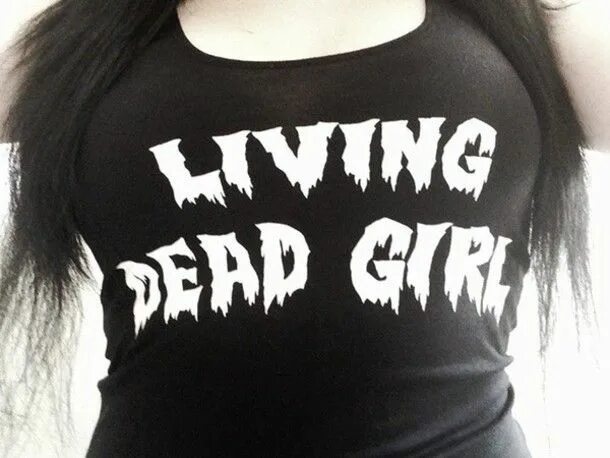 Мертвая девушка фильм 1996. Live dead girl. Шери мун зомби хэллоуин. Живая мертвая девушка фильм 1982. Группы живого.