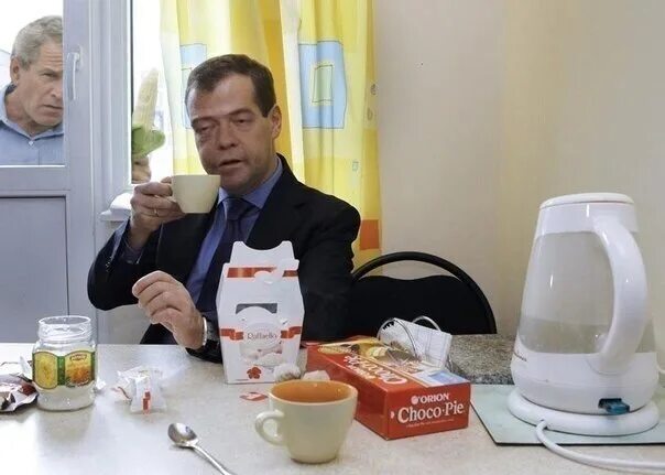 Расслабься тг. Это Россия расслабься. Расслабься ты в России. Расслабься мемы. Медведев это же Россия расслабься.