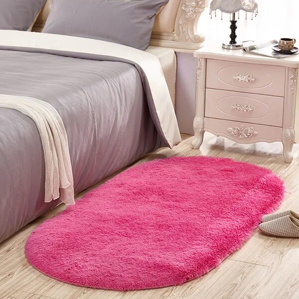 Прикроватный коврик. Коврик в спальню. Прикроватные ковры для спальни. Прикроватный коврик розовый.