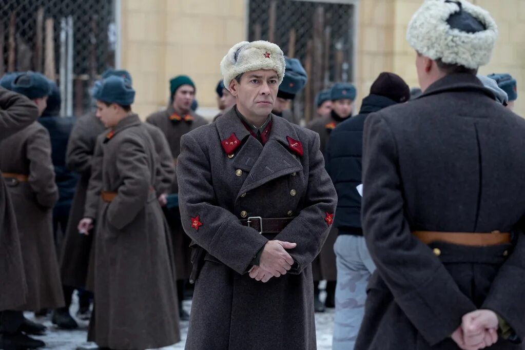 Крепкая броня актеры дмитрий. Крепкая броня фильм 2020. Дарья мельникова сериал крепкая броня. Крепкая броня василий русаков. Ангелина стречина и константин белошапка.