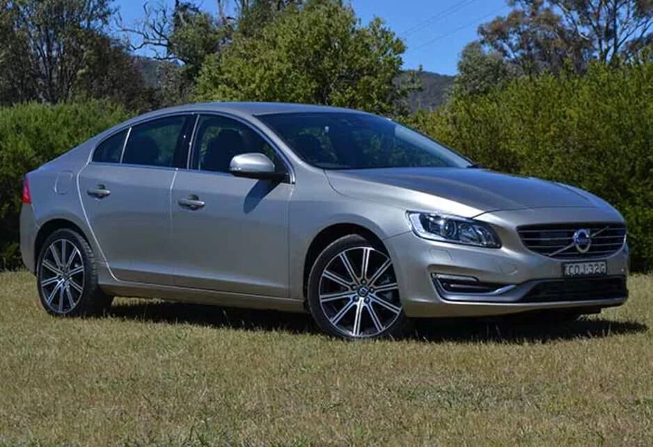 Volvo s60 2014. Volvo s60 2014 белая. Вольво с60 2014. Volvo v60 2014.