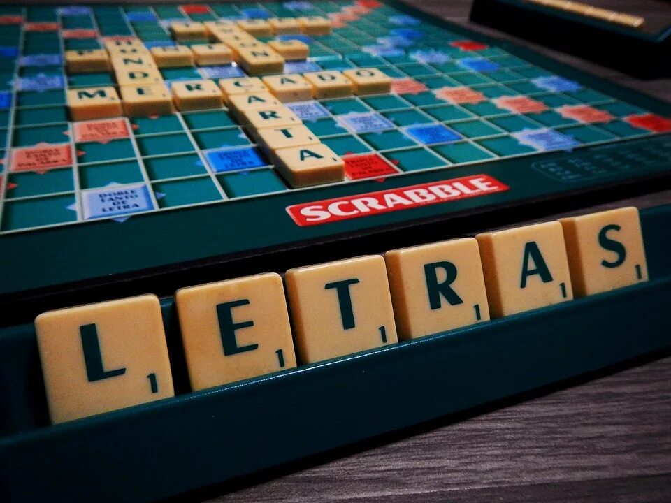 Скрэббл. Scrabble настольная игра. Скрабл кости. Вечер настольных игр. Эрудит в прямом