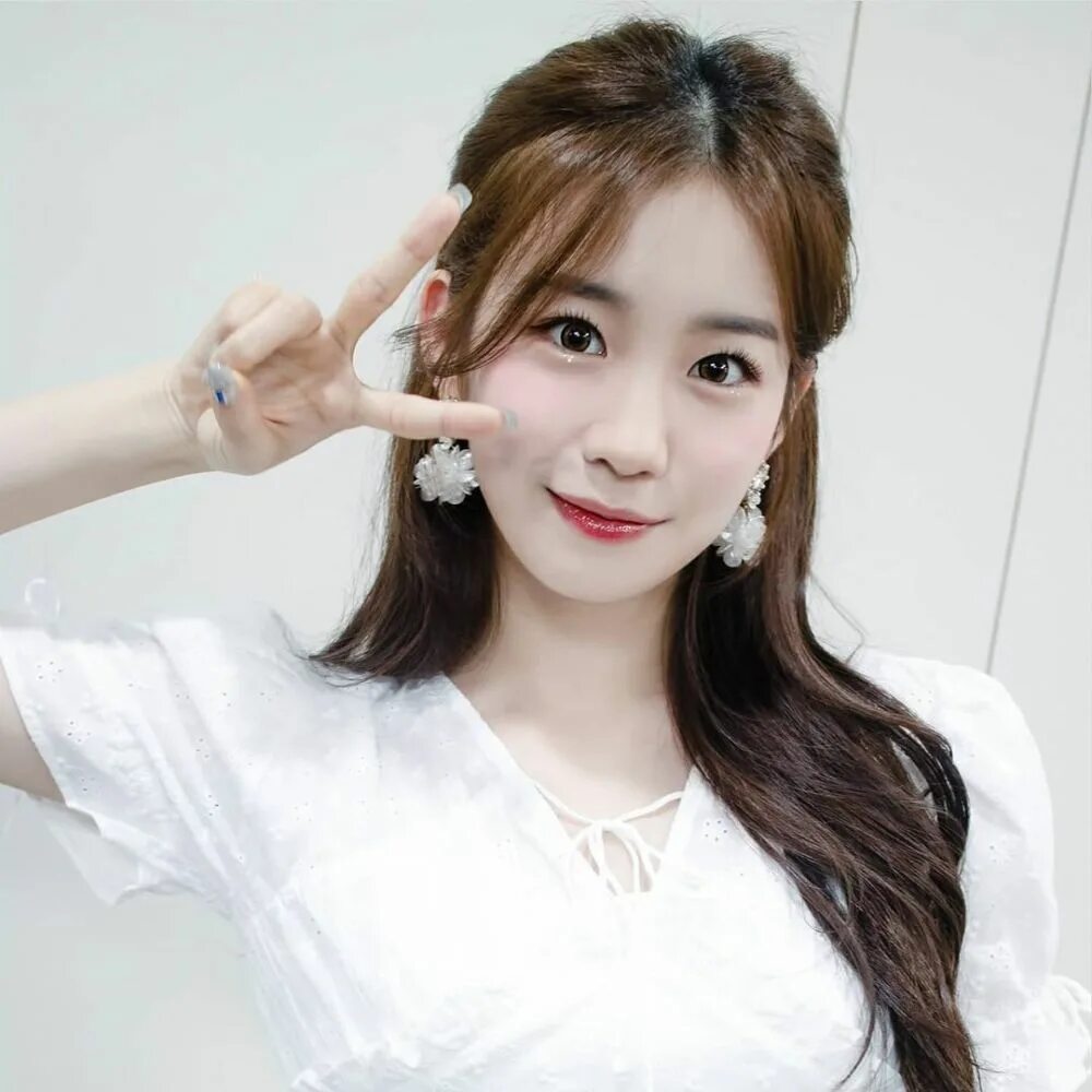 Woo ah. Woo ah участницы. wooah группа. woo ah kpop. whoo ah участницы.