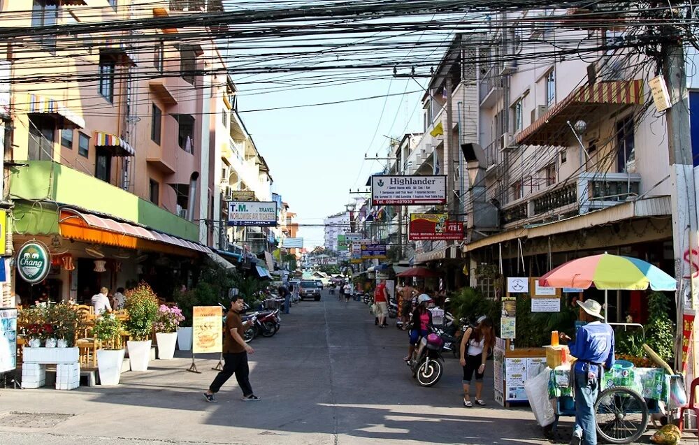 Thai streets. Главная улица Паттайи. Тайланд улочки. Тайланд улица Джомтьен. Улицы Паттайи фото.