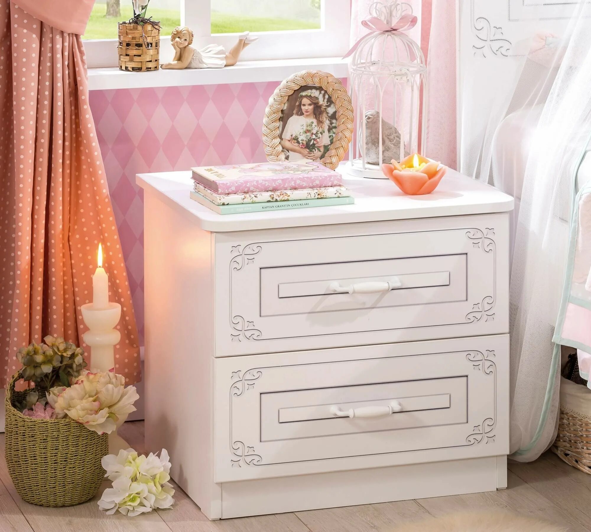 Костюм комод. Шкаф для костюмов. Девушка тумбочка. Тумба прикроватная симпл. Тумбочка cilek selena pink.