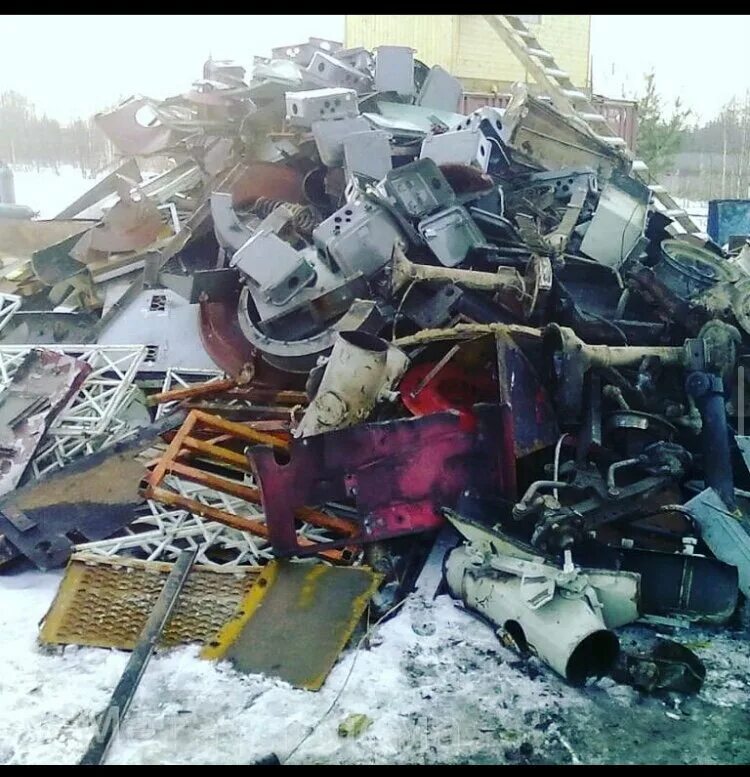 Тонна металлолома. Прием чермета солнечногорск. Вывозим металлолом. Металлолом в солнечногорске. Металлолом.