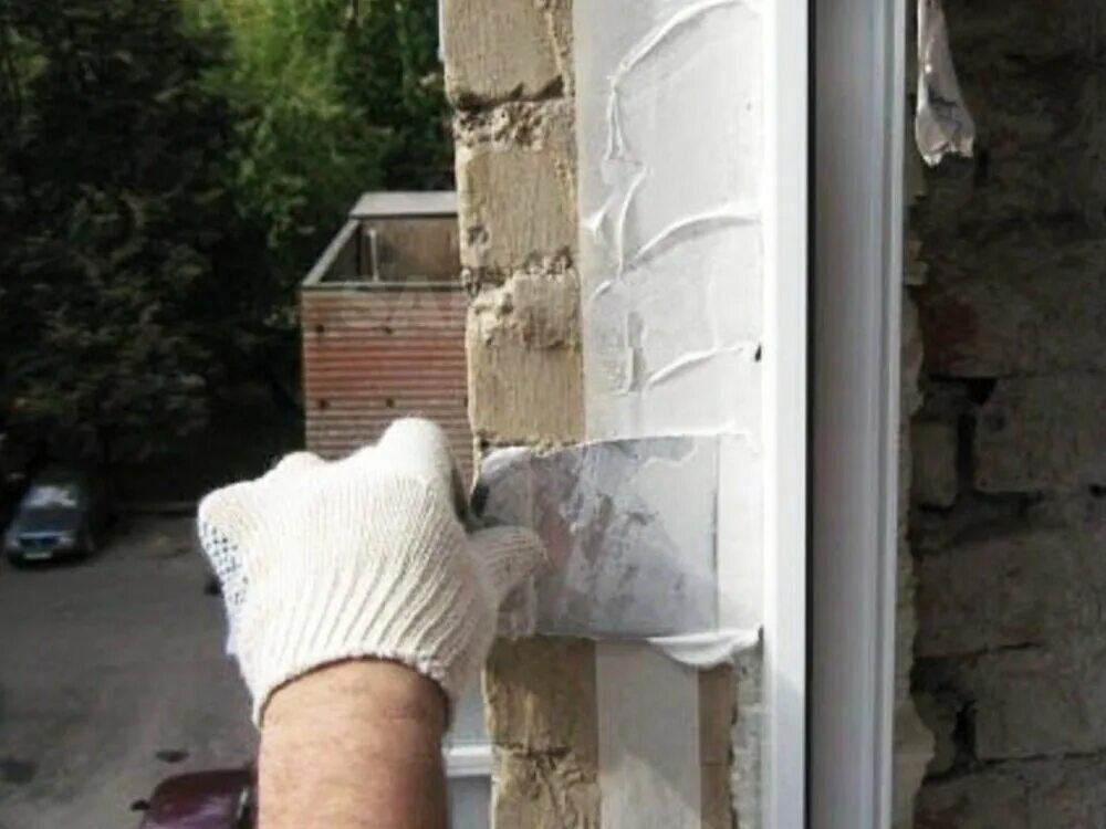 герметизация окон снаружи. штукатурка наружных откосов. герметик откосов эппс. силиконовая замазка для окон. замазка для пластиковых окон внутри.