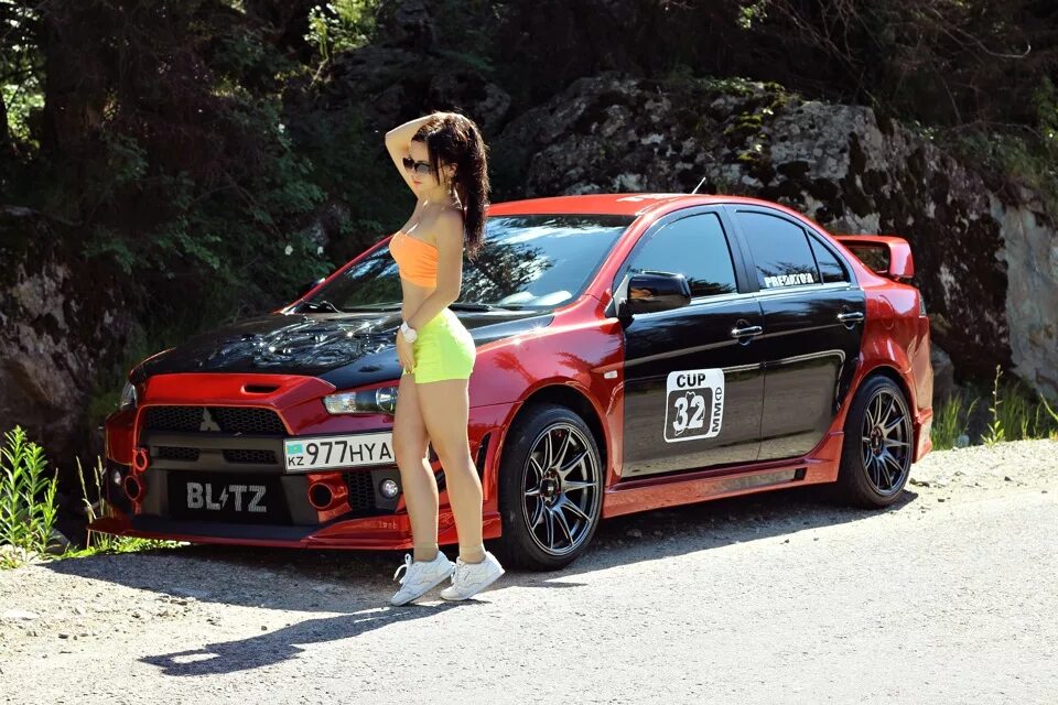 Телки будут ли. Mitsubishi Lancer 10 girl. Митсубиси Лансер 10 и телка. Митсубиси Лансер 10 Эволюшн с девушкой. Митсубиси Лансер 10 такси.