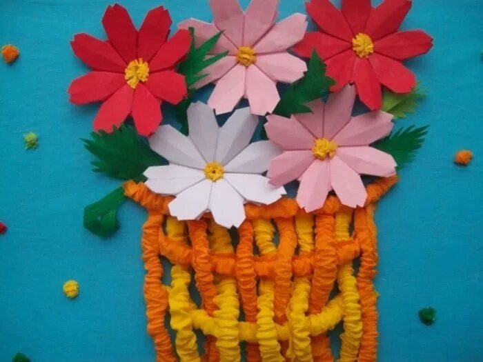 Цветы из цветной бумаги для детей. Цветы из бумаги в детском саду. Подарок маме в детском саду. Поделки в садик в марте. Поделки к восьмому марту.