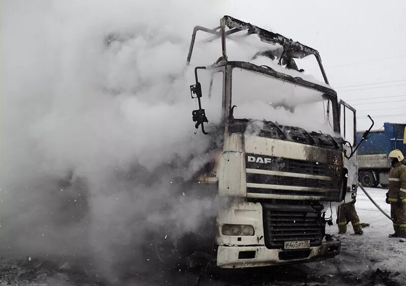 Возгорание грузового автомобиля. Пожар на КАМАЗЕ.