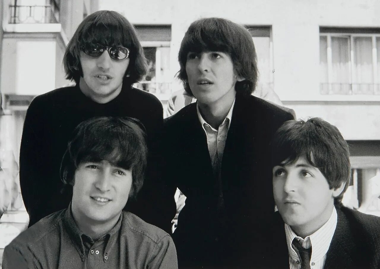 Битлз лететби. Битлз 1965. грэмми битлз. группа the beatles грэмми. the beatles help 1965.