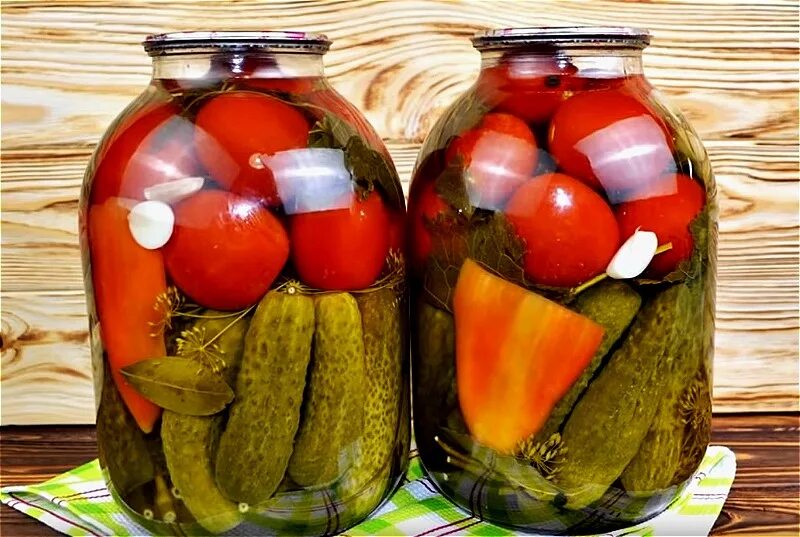 Солят 3. Огурцы в рассоле. Солят 3. Винегрет с фасолью и грибами. Огурцы солёные 3л.