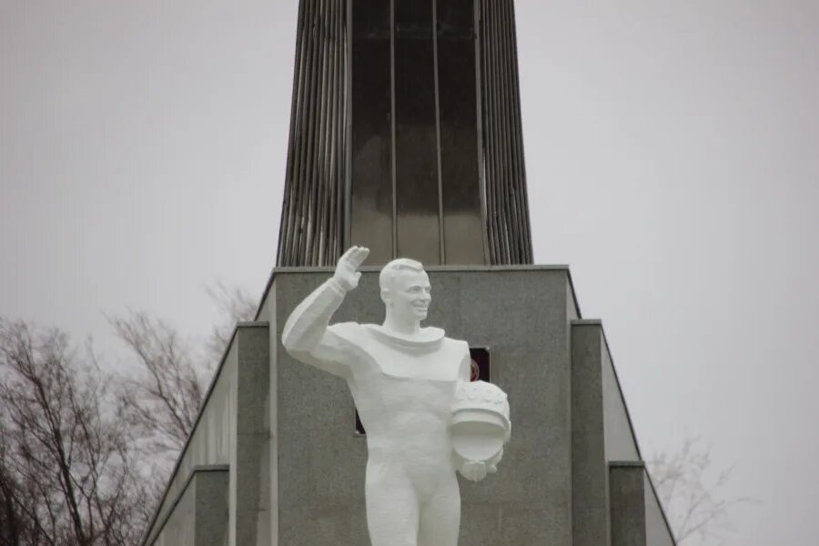 Парк покорителей космоса. Парк покорителей космоса имени ю Гагарина. Покорители космоса Энгельс. Парк покорителей космоса г. Энгельс. Парк покорителей энгельс