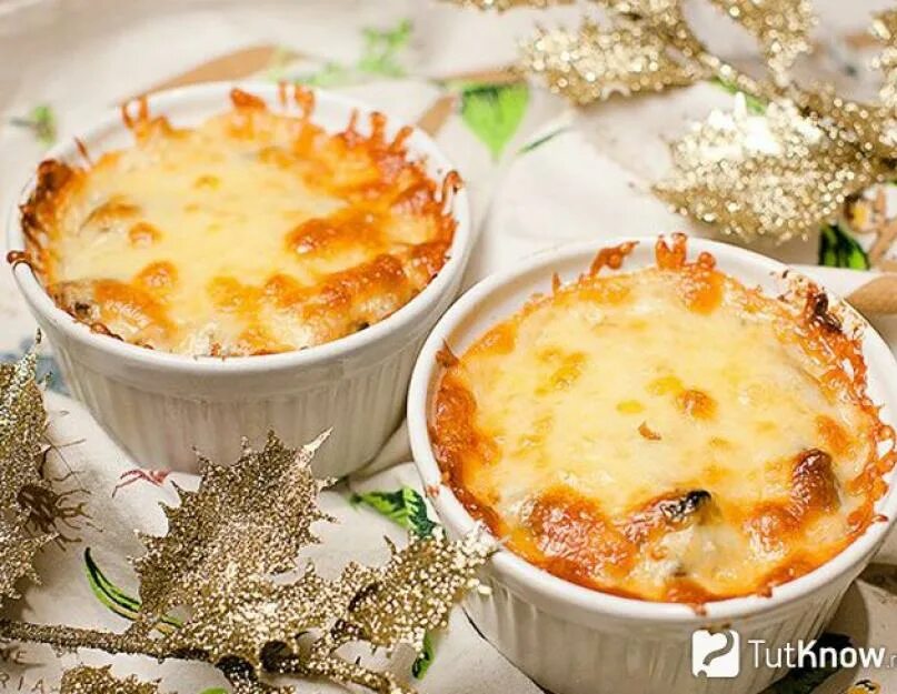 Как готовить жульен. Жульен с курицей и грибами. жульен в жульенницах. жульен грибной в формочках. жульен порционный.