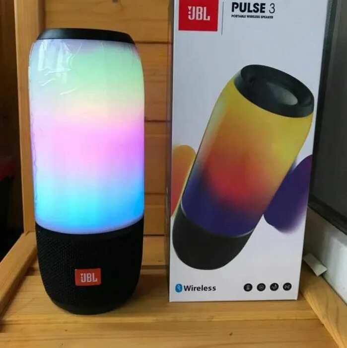 Jbl светится