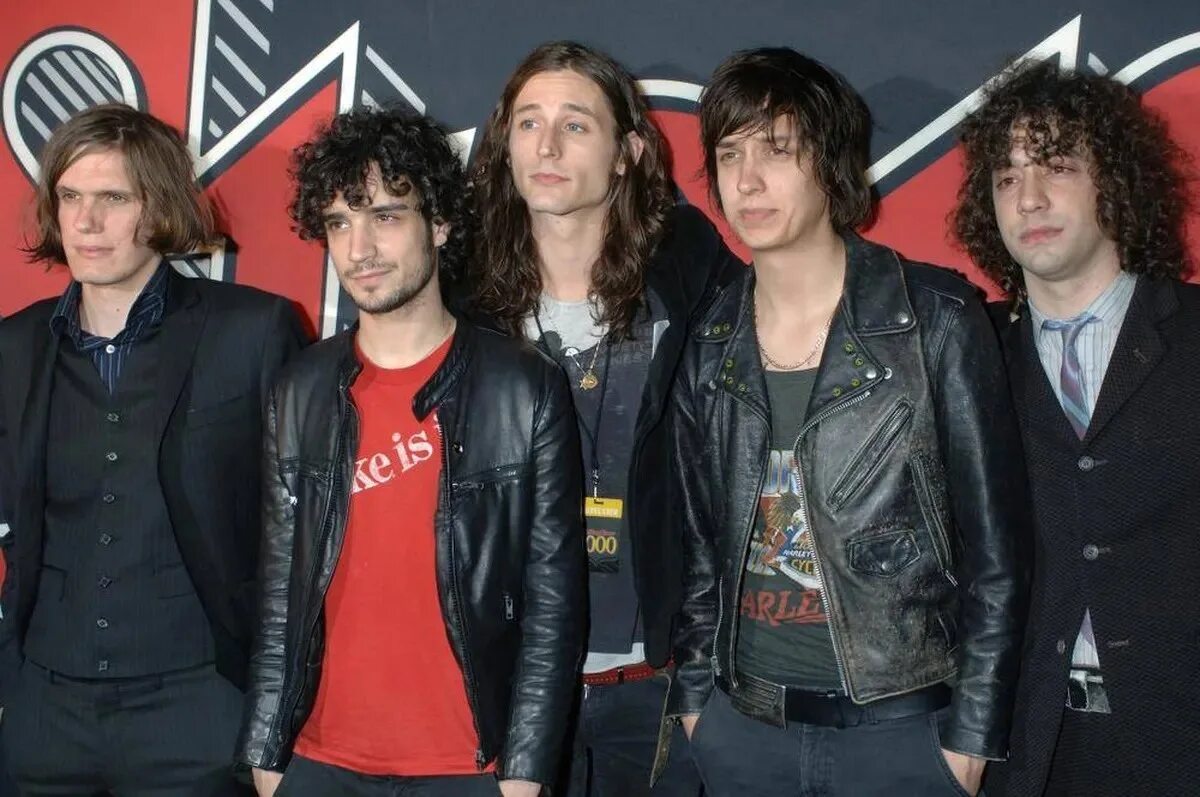 Инди слушать лучшие. Группа the strokes. The strokes 2021. The strokes - 2020 - the New abnormal. The strokes солист.