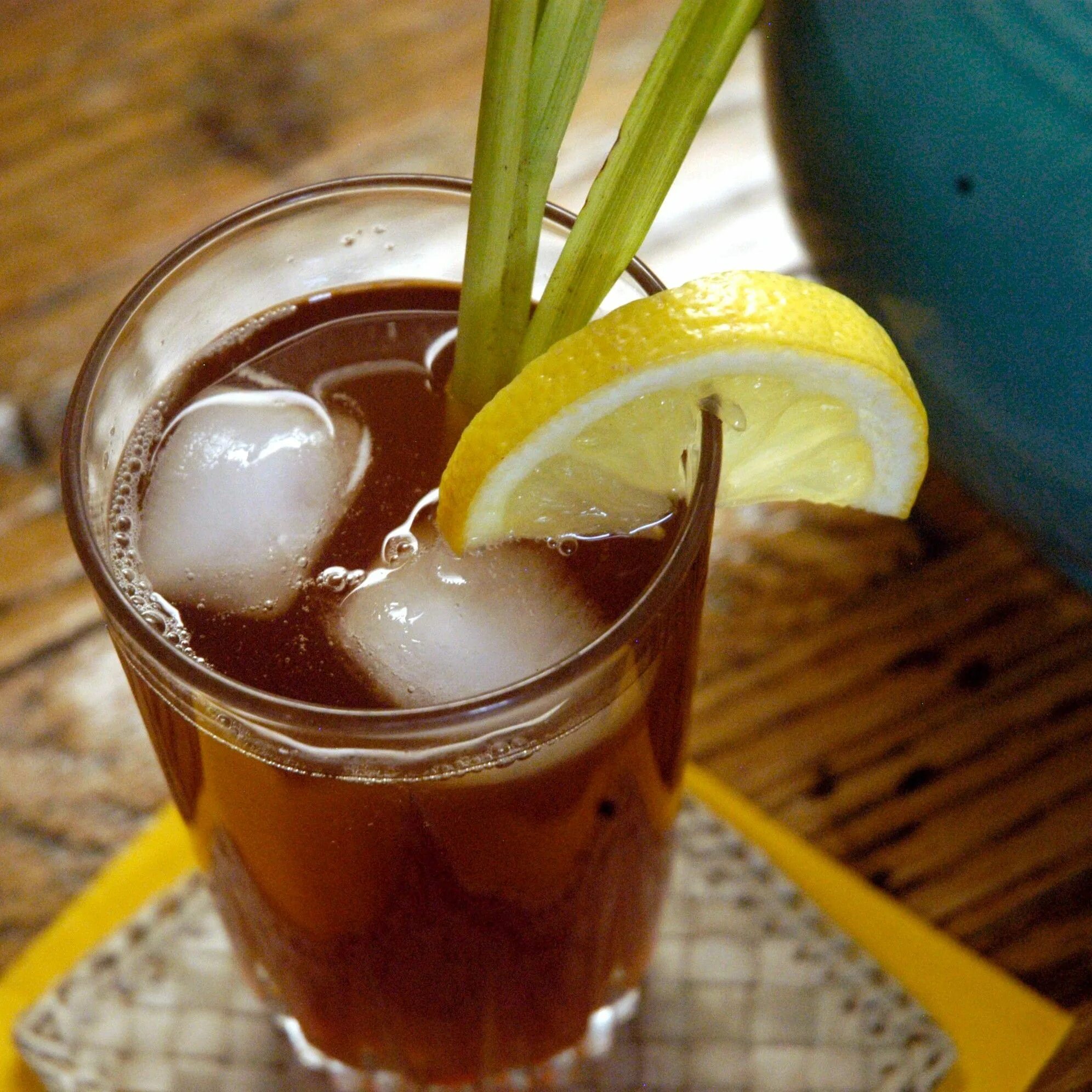 Холодный чай. Холодный чай со льдом. Тайский холодный чай. Холодный чай Ice Tea. Айс чай