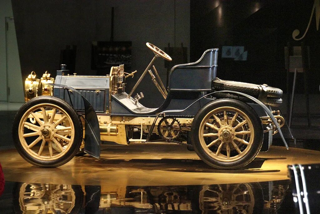 Выпущен первый в мире. Mercedes Simplex 40 PS. Mercedes Simplex 1902 40ps. Мерседес 1902 года.