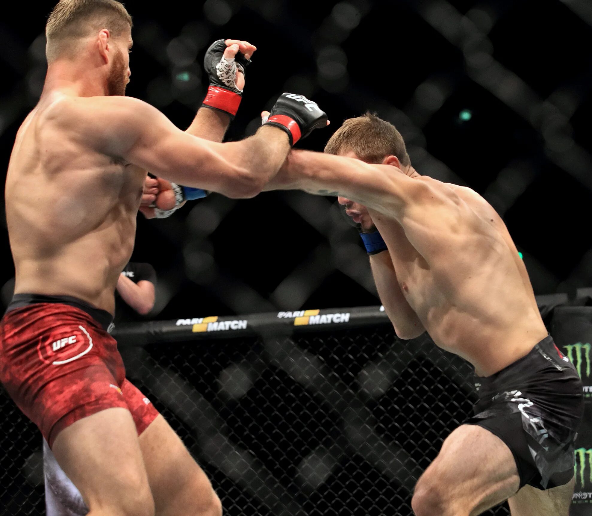 Боец бои без правил марк хант. Андраде вейли жанг. Джастин гэтжи. Бой шамиль абдурахимов андрей орловский. Джордж сент-пьер майкл биспинг.