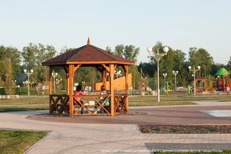 Парк былово в красной пахре. Москва парк красная пахра. Спортивный парк красная пахра. Парк былово в красной пахре. Парк красная пахра троицк.