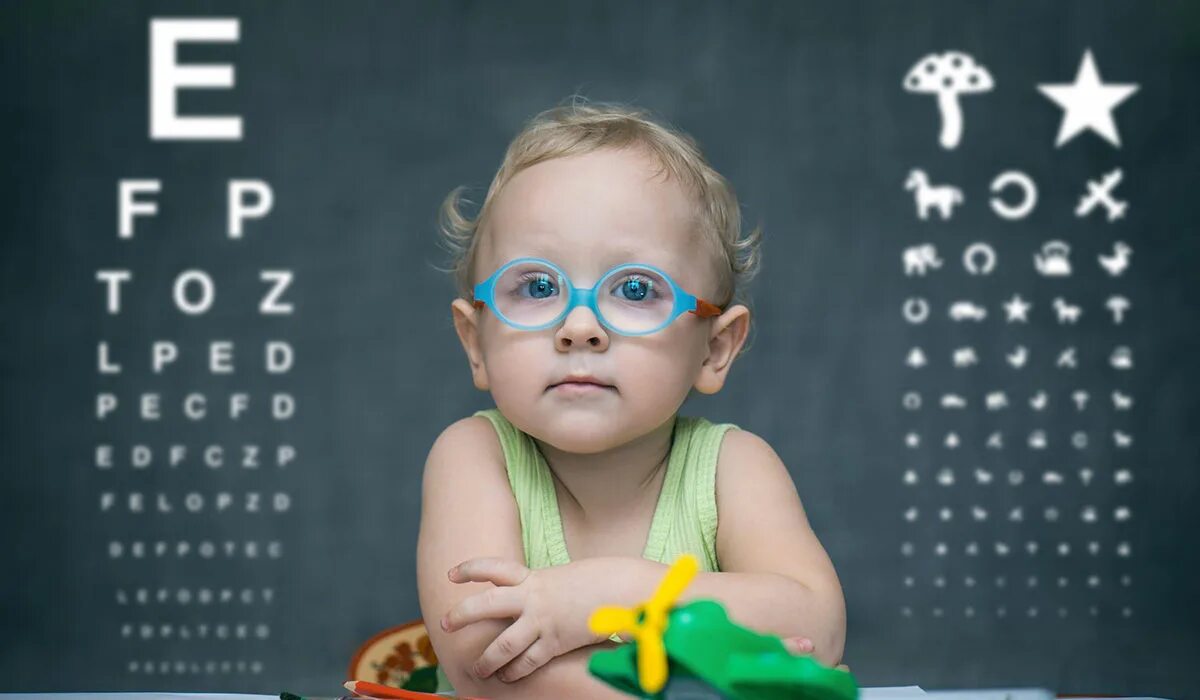 Как детям в год проверяют зрение. Зрение у детей. Дети без зрения. Детский офтальмолог. Ребенок у офтальмолога.