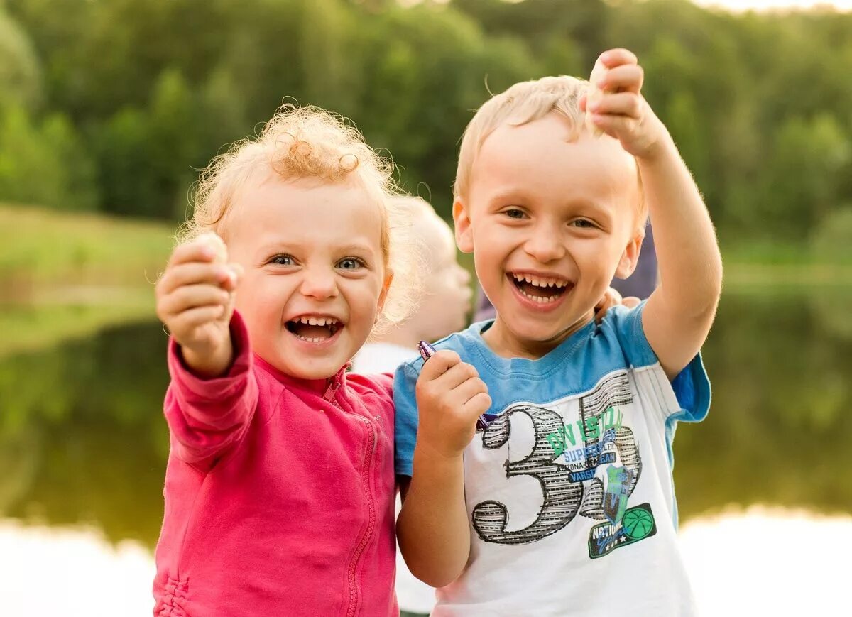 Children laughing. Веселые дети. Дети смеются. Счастливый ребенок. Радостные дети.