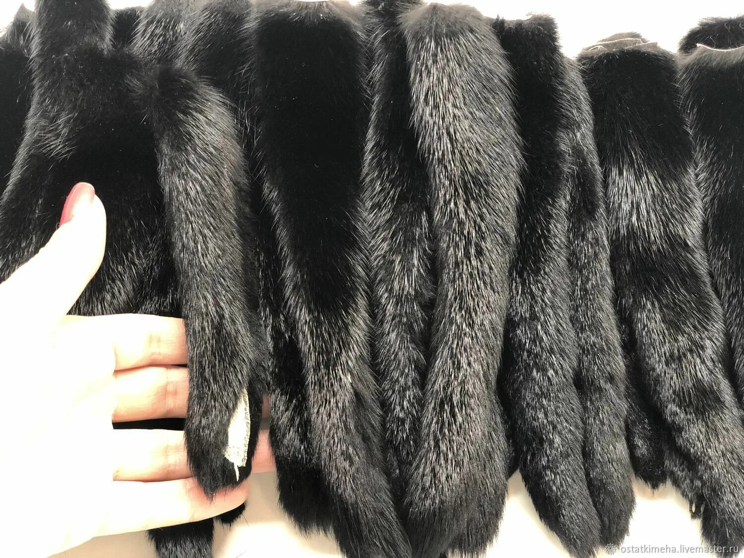 хвост норки. мохнатая женская норка. хвост норки фото. хвостики норки. хвосты норки отделка.