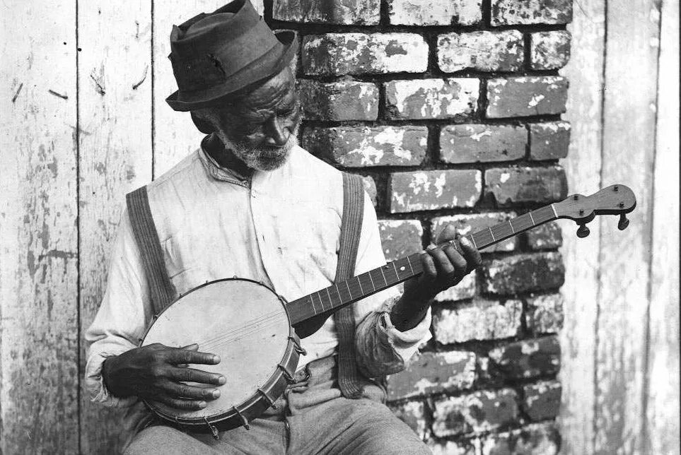 Народный джаз песня. Старое банджо. Старинный банджо. Банджо Африканский. Игрок на банджо.