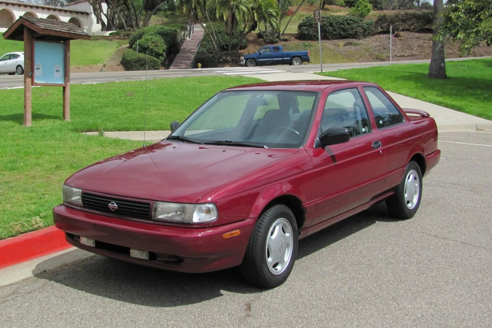Купить б/у Nissan Primera I (P10) 2.0 AT (115 л.с.) бензин автомат в Москве: сер