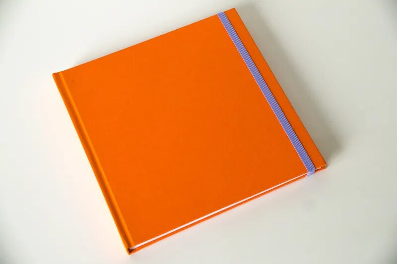 Скетчбук бирюзовый. Скетчбук 20 20. Скетчбук для маркеров квадратный. Скетчбук с красной бумагой. Скетчбук 20 20.
