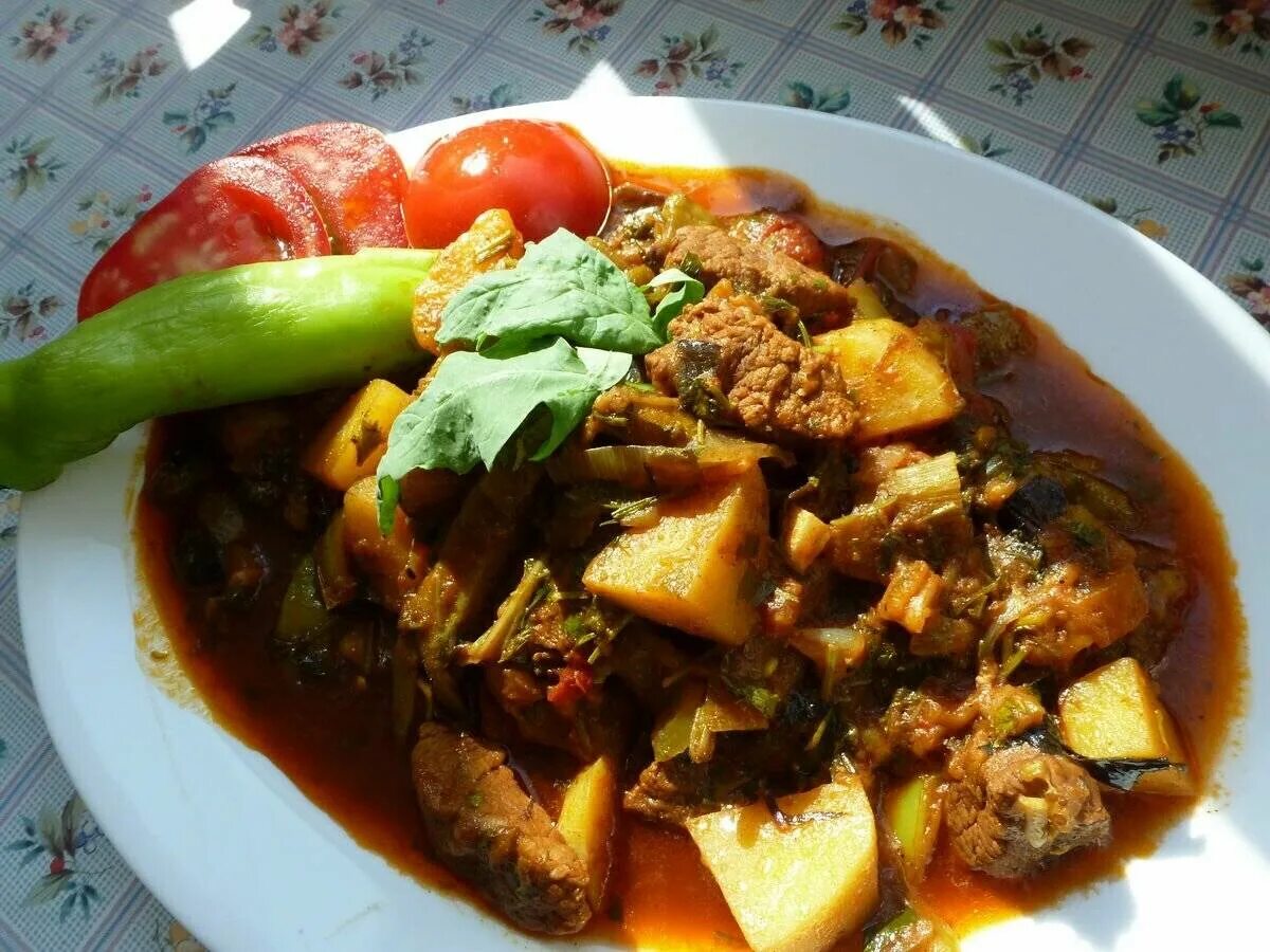 Армянское блюдо из говядины. Азербайджанская кухня бозбаш. армянское национальное блюдо бозбаш. азербайджанский бозбаш из говядины. карабахская хашлама.