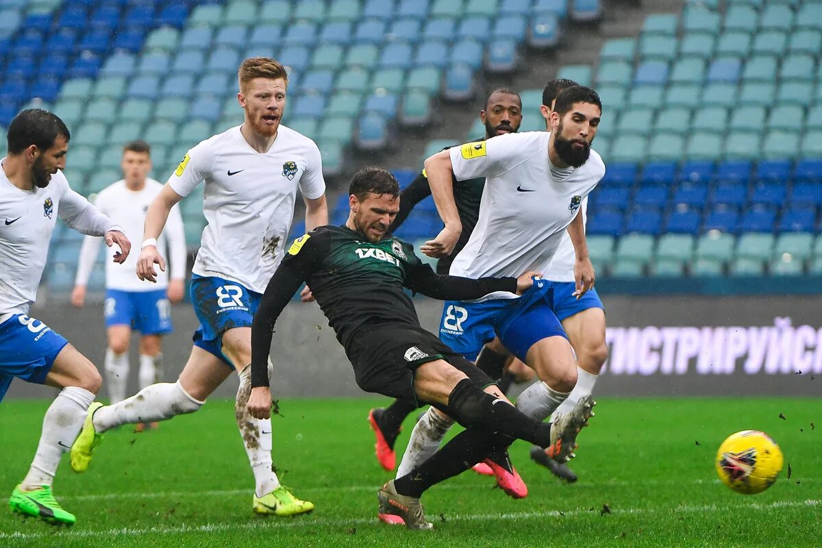 Прямые трансляции спорта футбол. ФК Сочи РПЛ. ФК Сочи матчи. Нападающие в футболе. Форвард футбол.