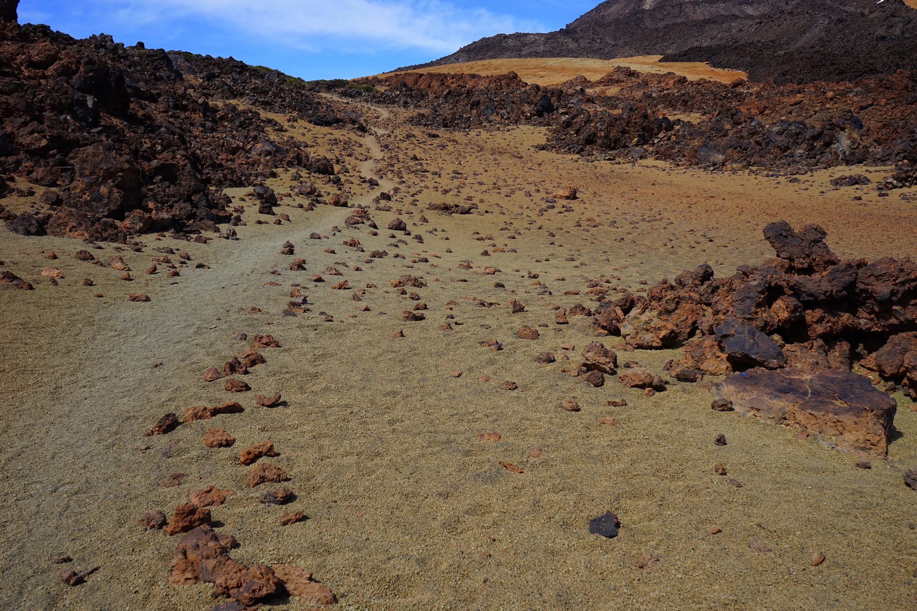 Ground stone. Каменные пустыни. Каменистая пустыня. Камни на земле. Камни в пустыне.