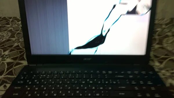 Acer Aspire 5536 включается черный экран. Разбитая матрица ноутбука на темном. Черный экран на ноутбуке Acer. Разбитая матрица MSI. Acer не включается экран