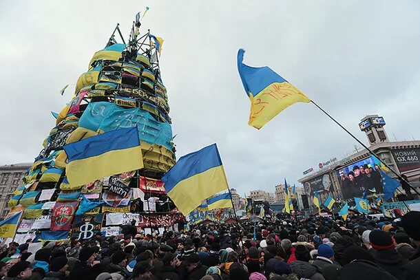Как переводится майдан с украинского. Хохлы на Майдане фото. Украинки на Майдане. Переворот на Украине 2014 кратко.