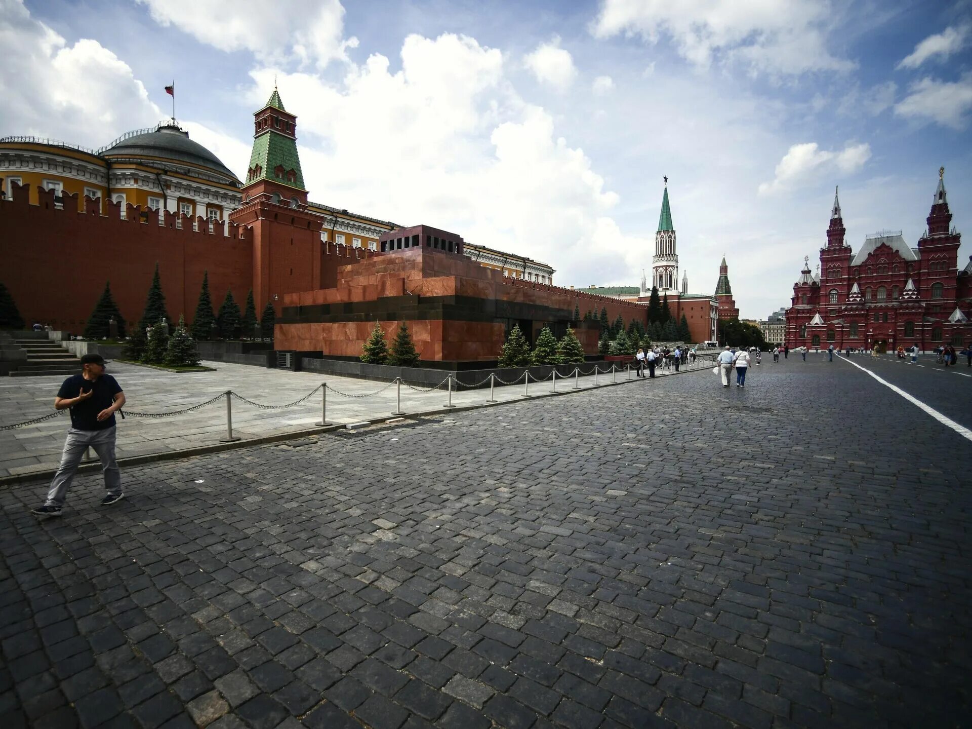 Подойти к красной площади. Красная площадь мавзолей. музей ленина в москве на красной площади. фото кремля и красной площади в москве. мавзолей в.и ленина на красной площади в москве.