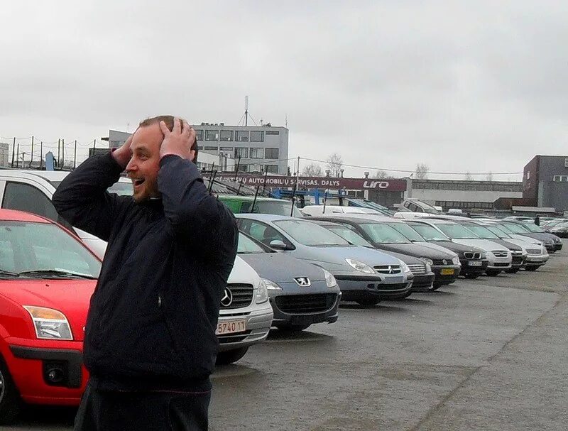 Продажа автомобиля перекупам. Перекупщик автомобилей. Авторынок перекуп. Перекуп машин. Авторынок люди.