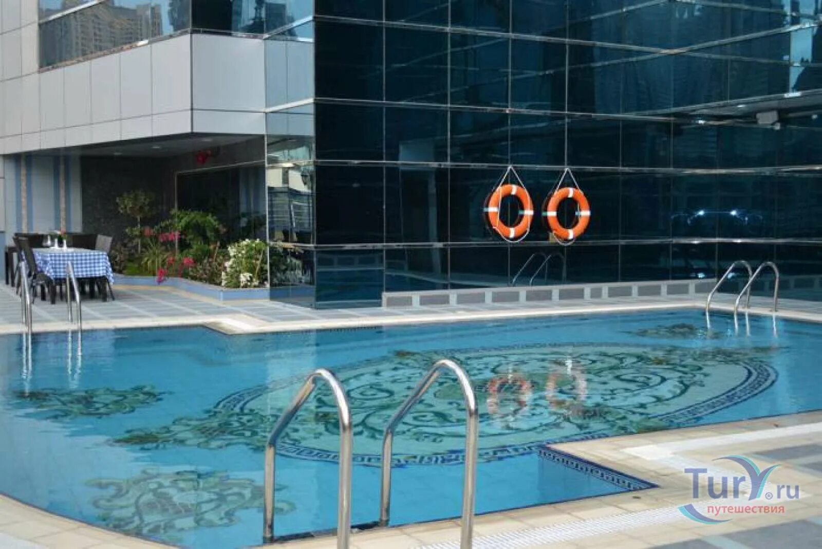 Голден тулип дубай. Golden tulip deira hotel 4* (dubai - deira). Golden tulip media hotel 4* (аль-барша). Golden tulip media (ex. Golden tulip deira 4* (dubai - deira).