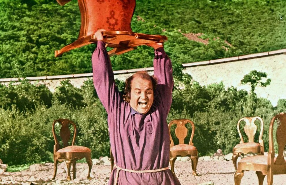 Где стул 12 стульев. 12 стульев фильм 1970. 12 стульев 1970 сша. 12 стульев фильм стулья. стулья из фильма 12 стульев.