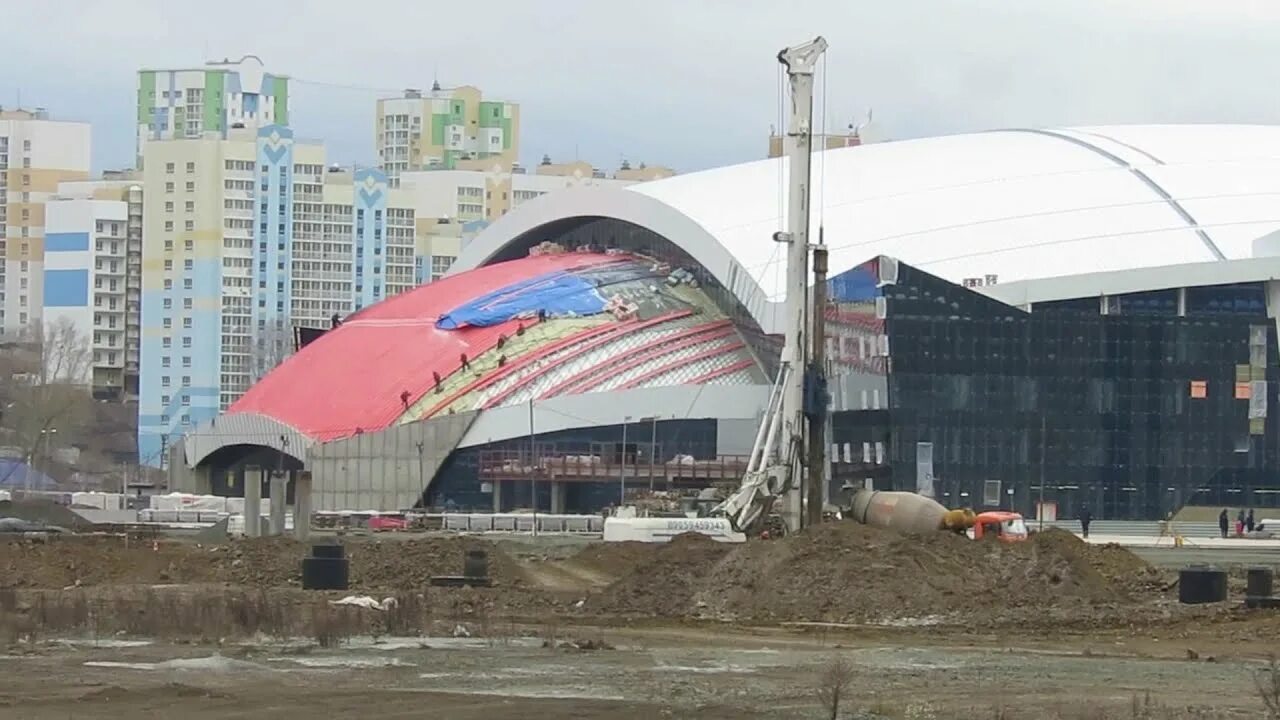 Каток на московской площади кемерово. Стройка Кемерово Кузбасс Арена. Кемерово Московская площадь Арена Кузбасс. Новая ледовая Арена в Кемерово. Ледовый дворец Кузбасс в Кемерово.