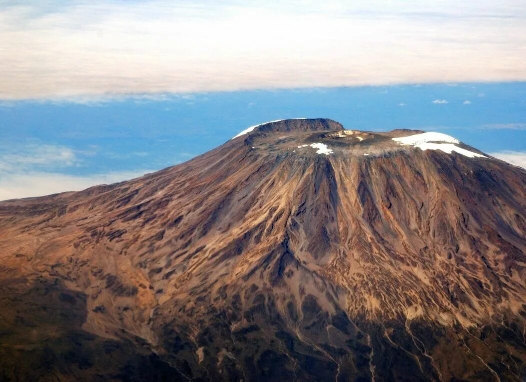 Вулкан Килиманджаро. Африка вулкан Килиманджаро. Вершина горы Килиманджаро. Самая высокая гора Африки Килиманджаро.