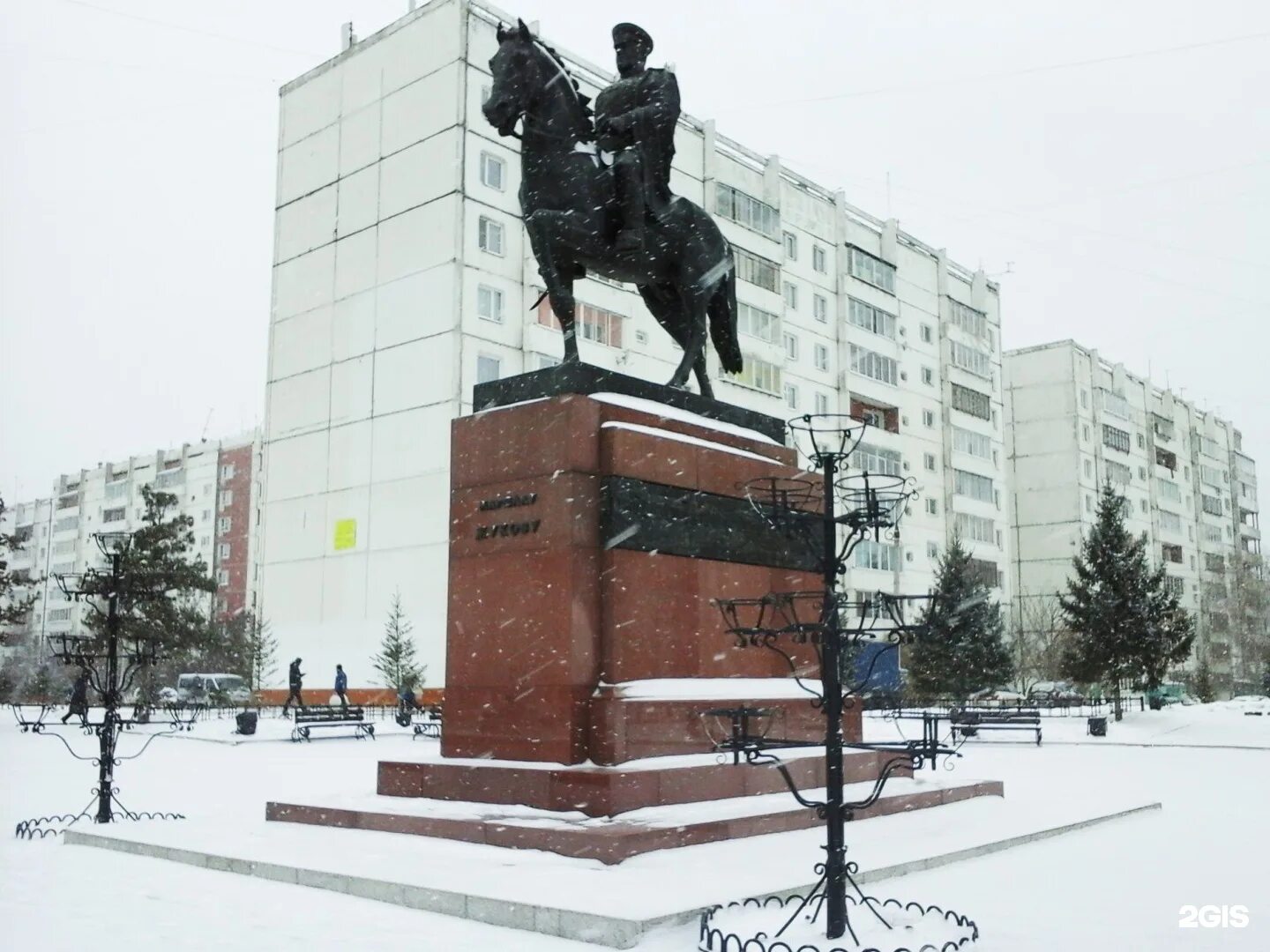 Памятник Жукова Иркутск. Памятник г к Жукову Иркутск. Памятник Маршала Жукова Иркутск. Памятник маршалу Жукову. Маршала жукова 1 иркутск