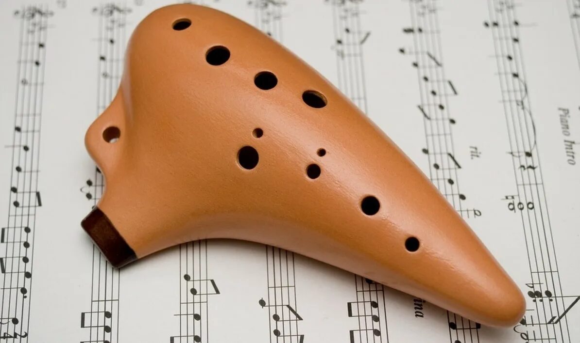 Духовой инструмент окарина. Ocarina музыкальный инструмент. Окарина муз инструмент. Акарина муз инструмент. Окарина музыкальный инструмент.