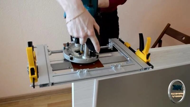 Фрезер для врезки петель. Вирутекс фрезер для врезки петель. Фрезер для врезки петель. Инструмент для врезки петель в межкомнатные двери. Приспособление для врезки замков и петель в межкомнатные двери.