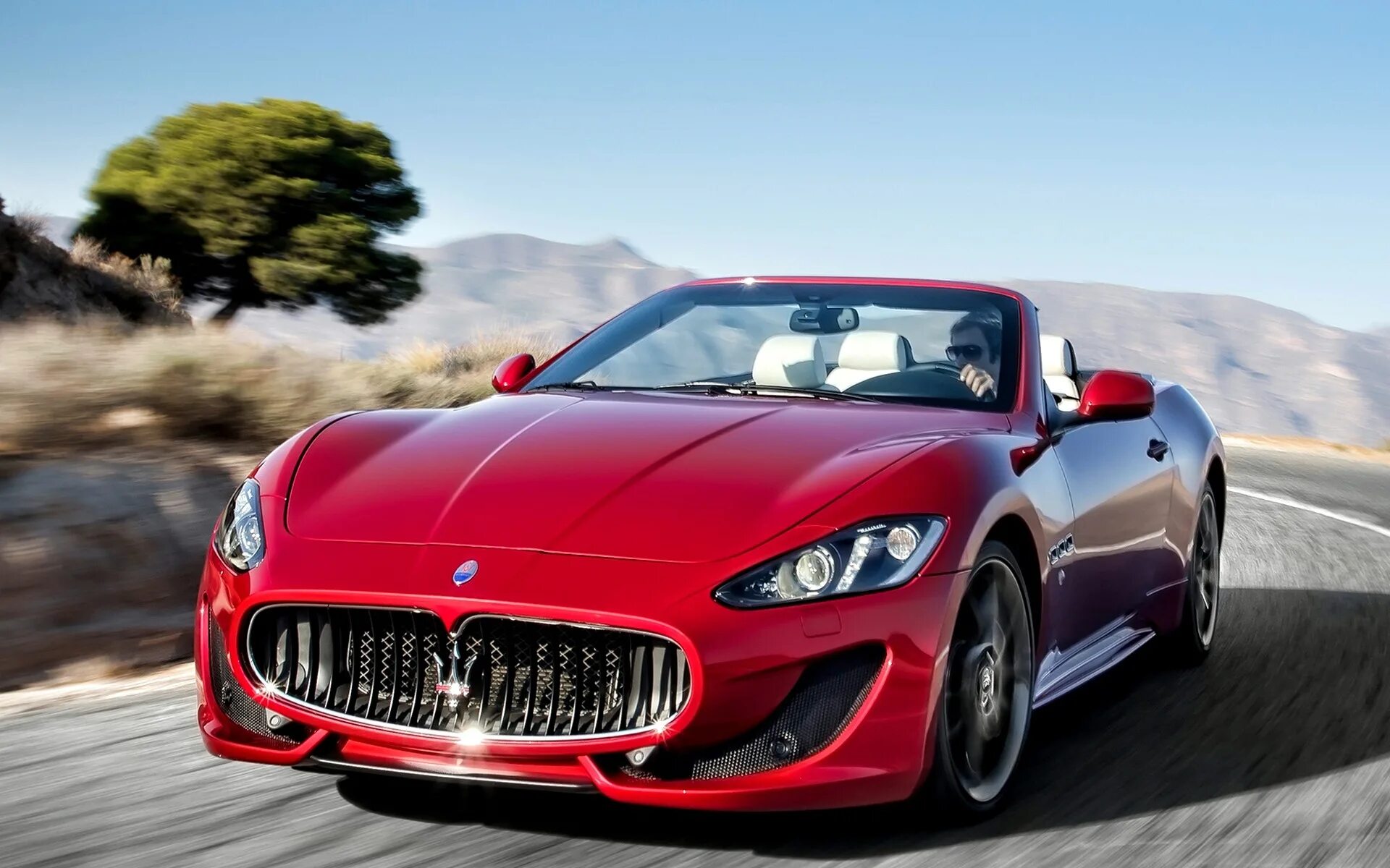 Автомобиль. Мазерати GRANCABRIO Sport. Maserati GRANCABRIO 2015. Красный Мазератти. Maserati GRANCABRIO Red.