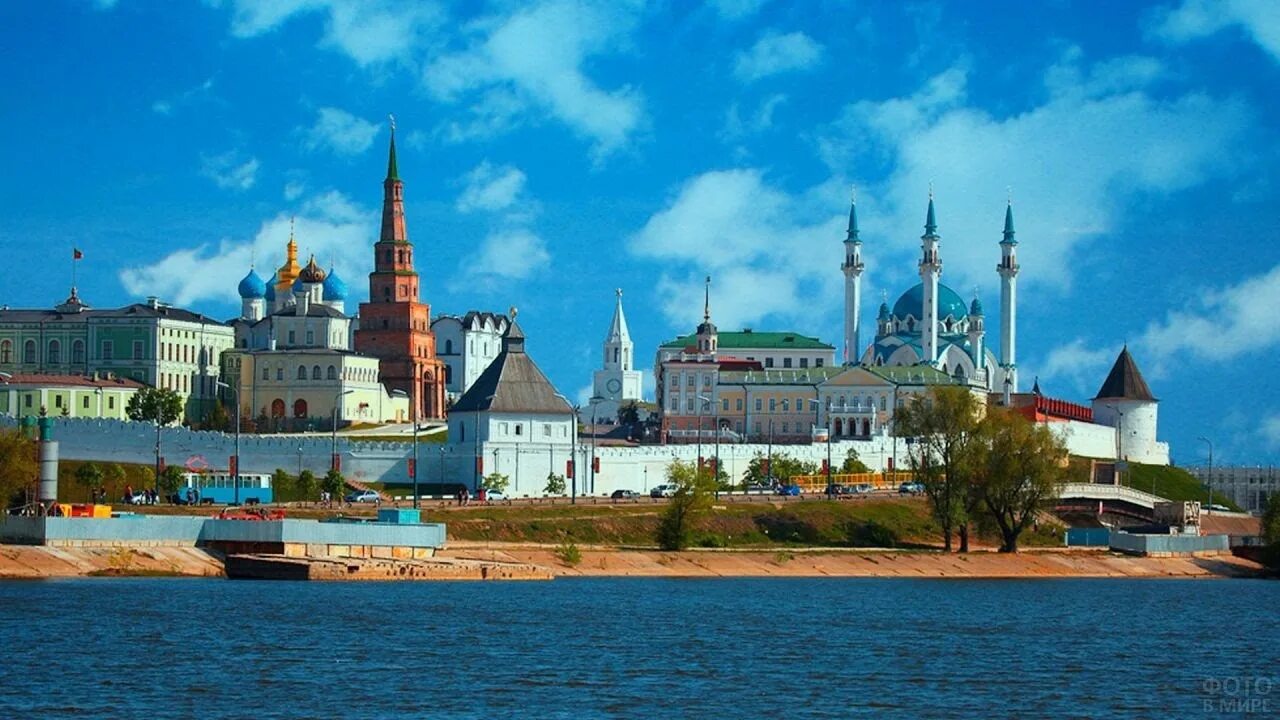 Набережная реки казанка в казани. Набережная реки казанка в казани. Река казанка в казани. Казанский кремль вид с казанки. Казанский кремль вид с казанки.